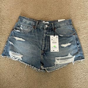 ZARA Mid Rise demon shorts in medium wash